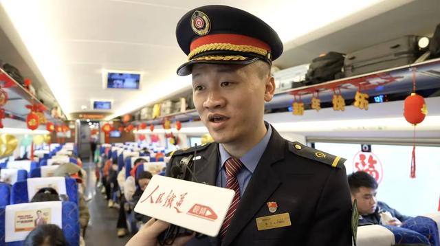 包了8个车厢！594名旅客坐上复兴号