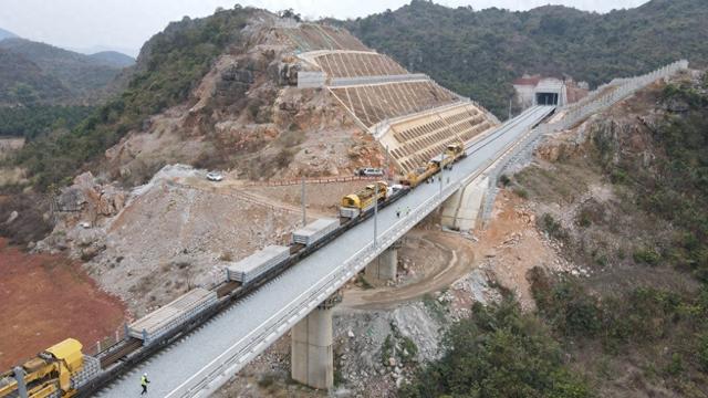广西两条在建高铁项目全面复工，其中一条年内通车
