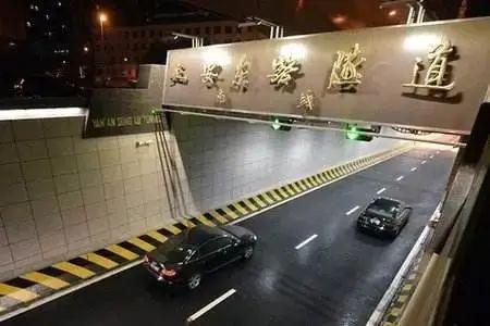 “蛇形走位”的火车你见过吗？上海这些交通工具、设施都“属蛇”
