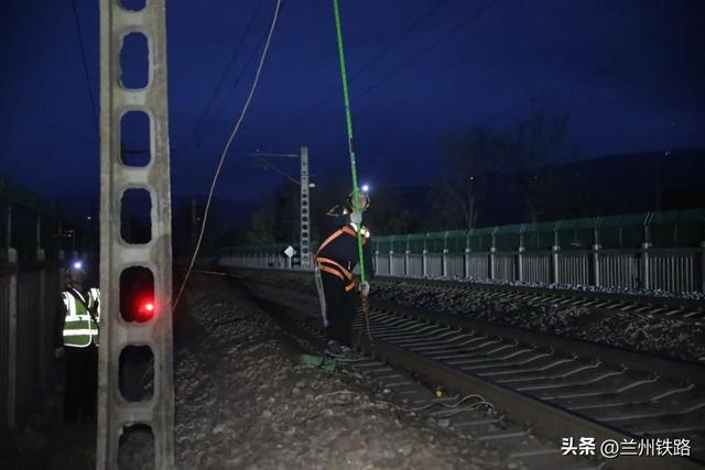 惊！铁路供电系统藏着“哪吒”？