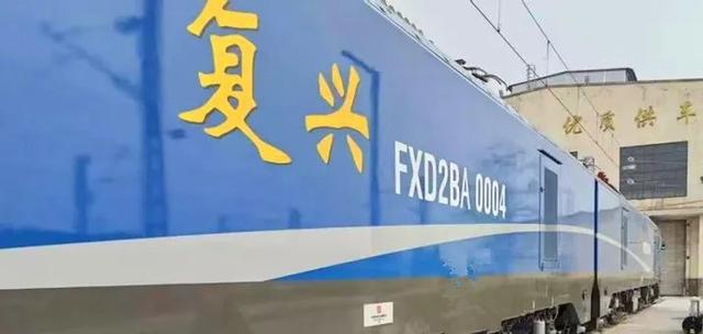 我国自主研发的复兴型货运电力机车在太焦铁路开行
