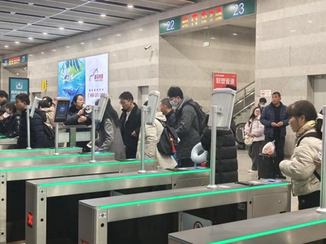 春运以来长三角铁路日均发送249.4万人次，今日增开列车228列