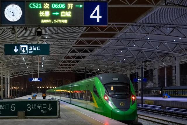 D521次、C1314次……网友：坐这些列车，能脱单不？