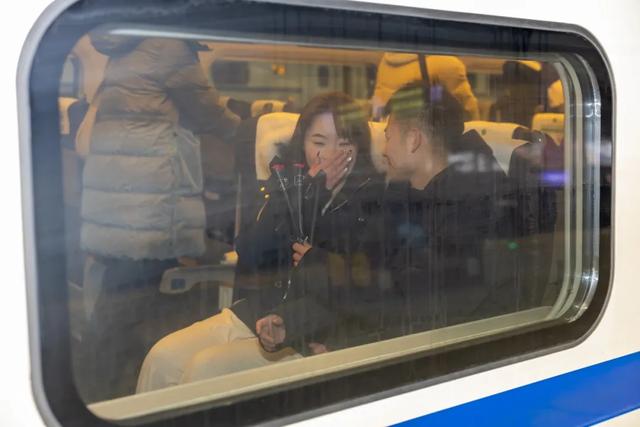 D521次、C1314次……网友：坐这些列车，能脱单不？