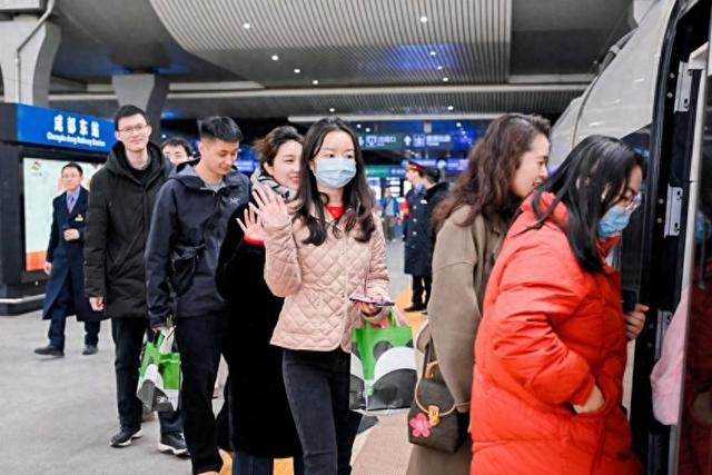 “锦官 Love·幸福列车”觅春之旅出发了