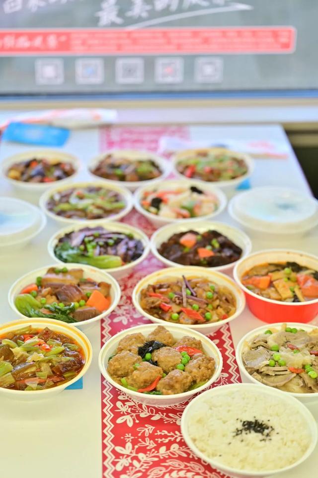 在高铁上能“吃席”？你没看错！