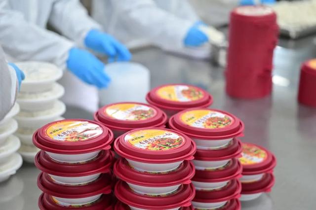 在高铁上能“吃席”？你没看错！