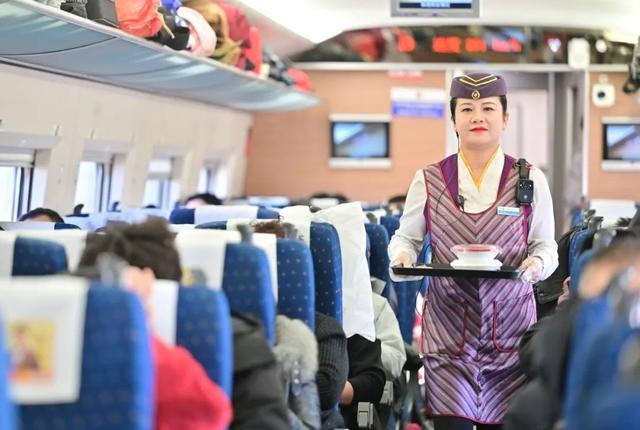 在高铁上能“吃席”？你没看错！