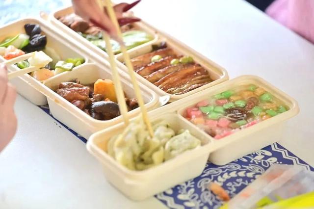 在高铁上能“吃席”？你没看错！