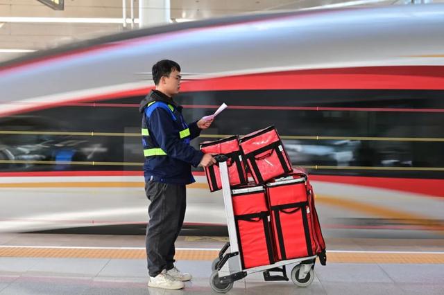 在高铁上能“吃席”？你没看错！