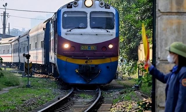 急了！泰国批准中泰高铁二期工程，为啥引发了越南网友一片内斗？