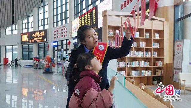 时评：从“我的铁路风景”看国家发展与温情