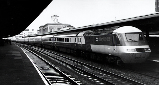 200多年前的火车，是怎么进化成高铁的？