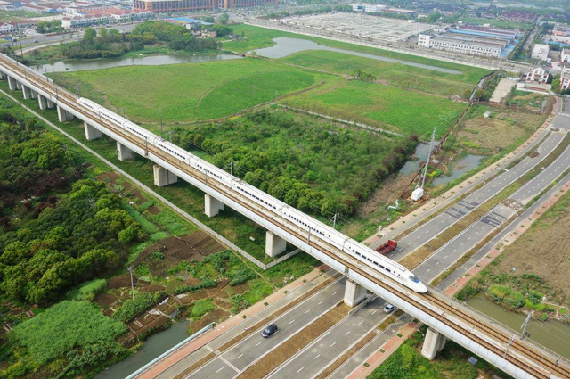 200多年前的火车，是怎么进化成高铁的？