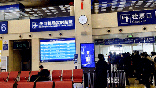 在机场坐高铁回家？网友：丝滑转场！