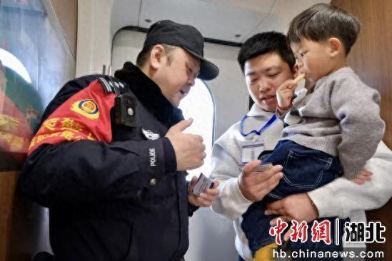 高标列车上的平安守护者