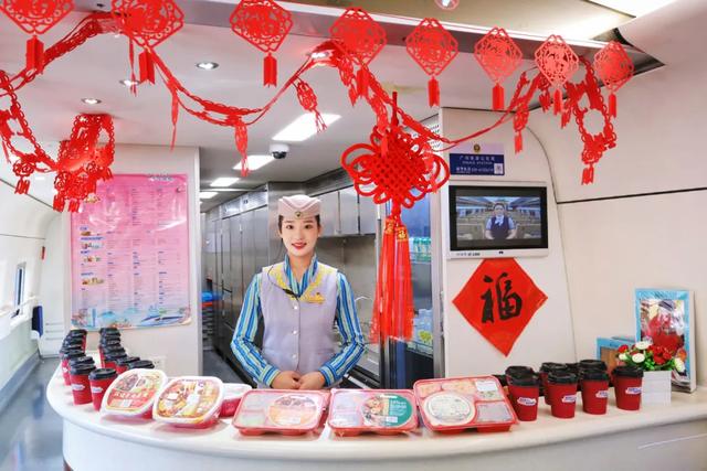 平价高铁盒饭，上新多地特色菜！