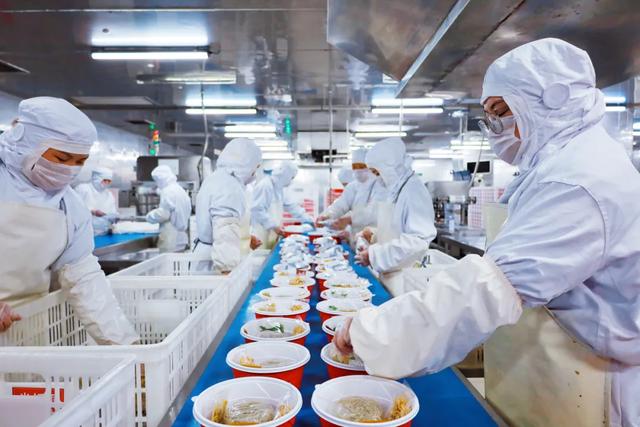 平价高铁盒饭，上新多地特色菜！