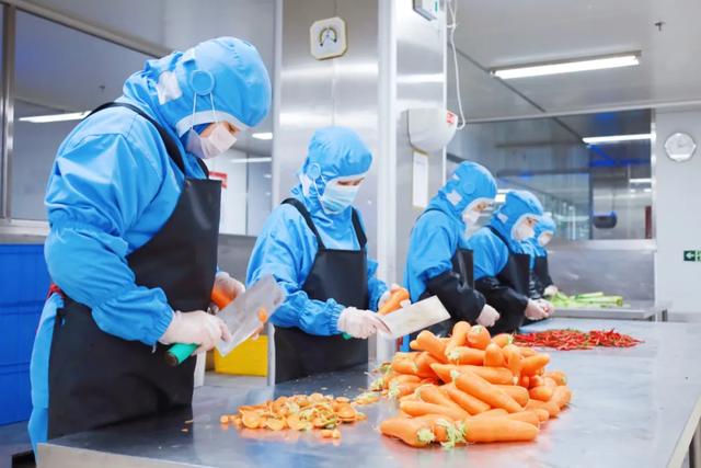 平价高铁盒饭，上新多地特色菜！