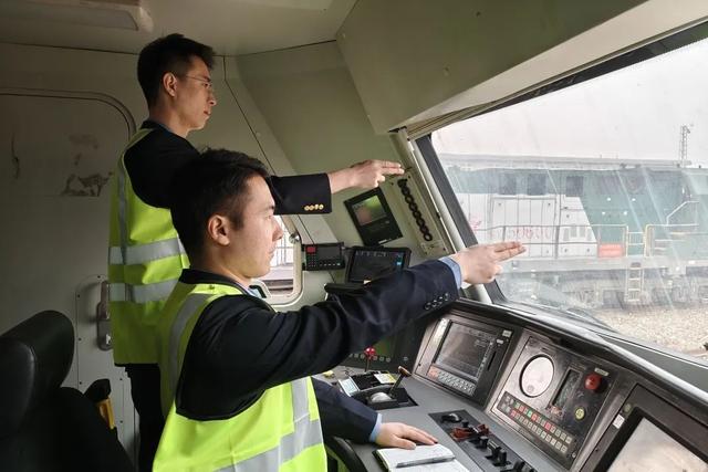 火车司机的跨国恋情！妻子来中国留学，因这件事爱上他……