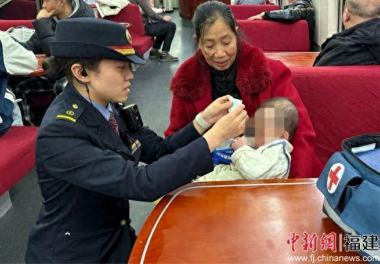 高铁春运暖心相伴 细微之处尽显真情