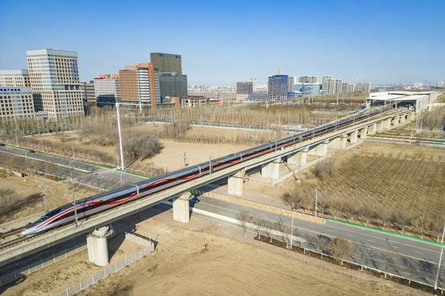 外国小哥用AI搞定高铁出行方案后感叹：条条大路通北京！