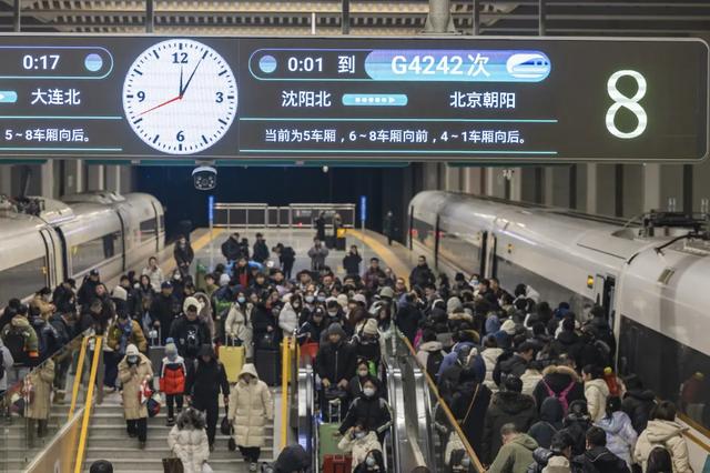 外国小哥用AI搞定高铁出行方案后感叹：条条大路通北京！