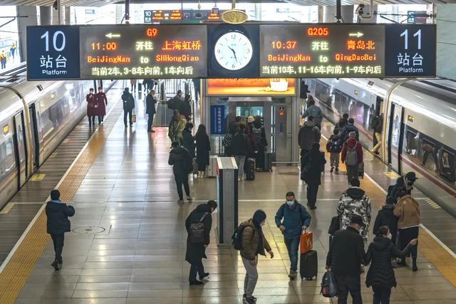 外国小哥用AI搞定高铁出行方案后感叹：条条大路通北京！