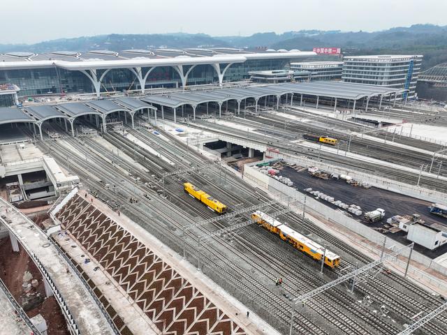 西部地区最大高铁枢纽重庆东站进入线路精调阶段