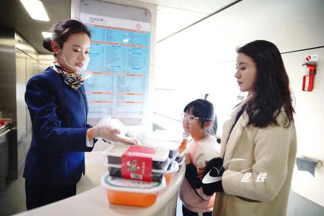 动车上的“一盒好饭”了解一下