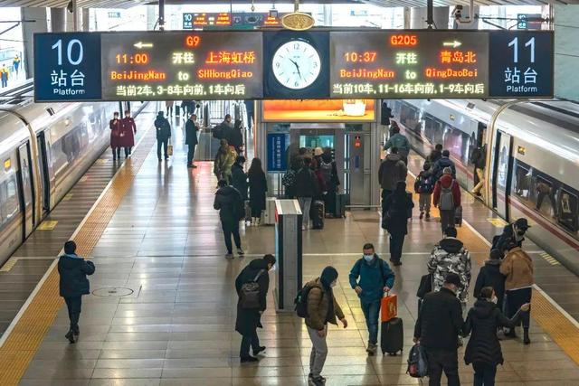 外国小哥用AI搞定高铁出行方案后，他说……