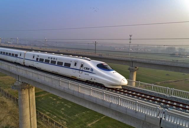 2025年，我国高铁建设继续加速，多条备受瞩目的高铁线路计划开通