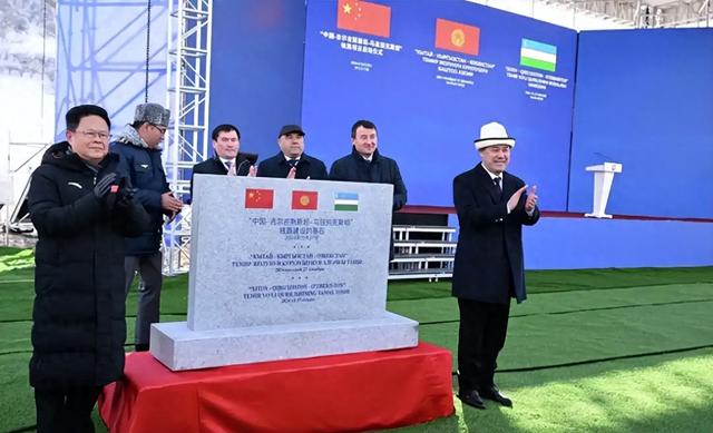 为什么中吉乌铁路不能再等？中欧班列出现的问题，给我们提了个醒