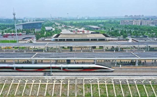 “老铁路”40多年坚持做一件事，网友：看哭了