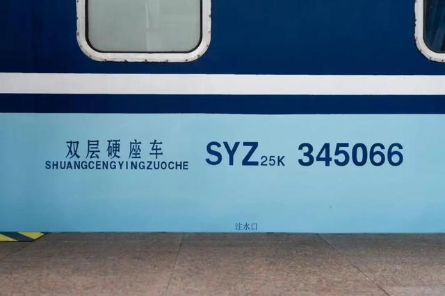 长三角唯一双层列车要退役？杭州小伙跨省“追火车”，铁路部门最新回应
