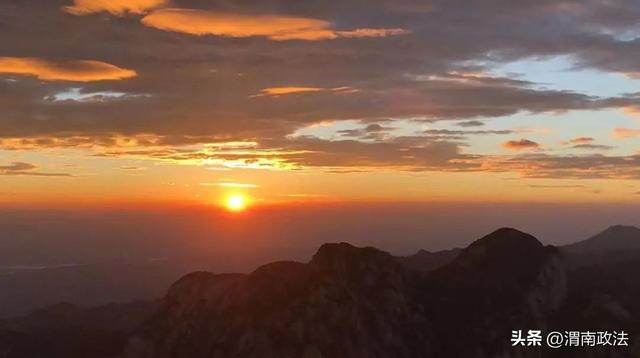 “夜登华山·免费乘动集动车”特种兵旅游专列鸣笛发车（组图）