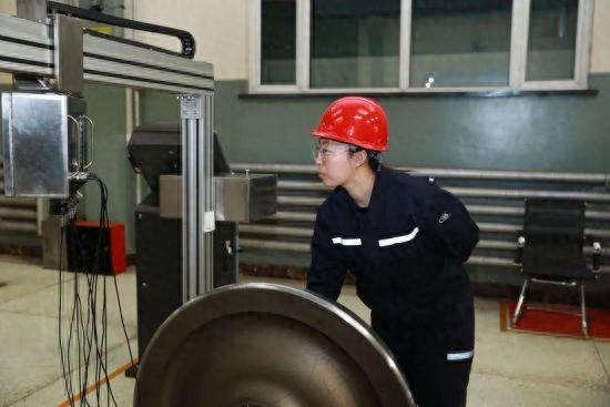 “90后”铁路“女医生”从单项跨界全能——车辆段女性技术员的职业长大记