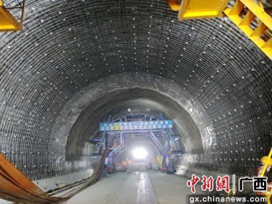 柳梧铁路马鞍山隧道顺利贯通