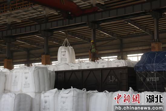 铁路企业合署办公快运春耕物资