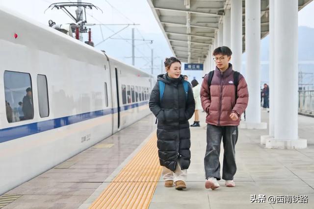 10年前，坐贵广高铁首发车的他们，如今……