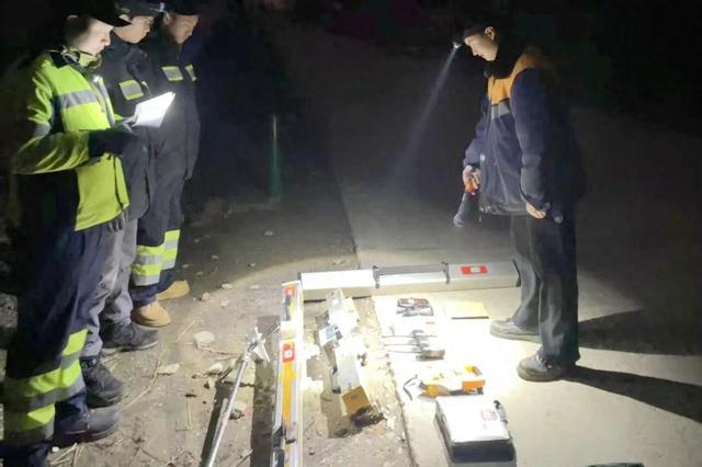 零下3摄氏度，他们与钢轨进行了一场毫米级较量