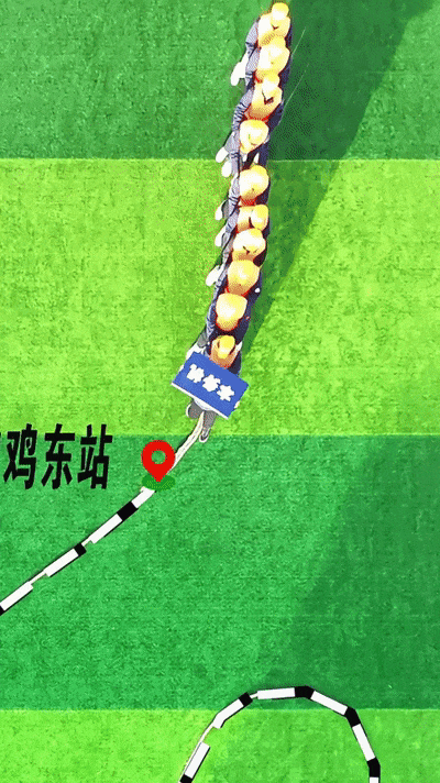 罕见！这趟火车竟然有三个车头