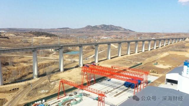 一条铁路的通勤化改造，能否为这座万亿城市“改命”？