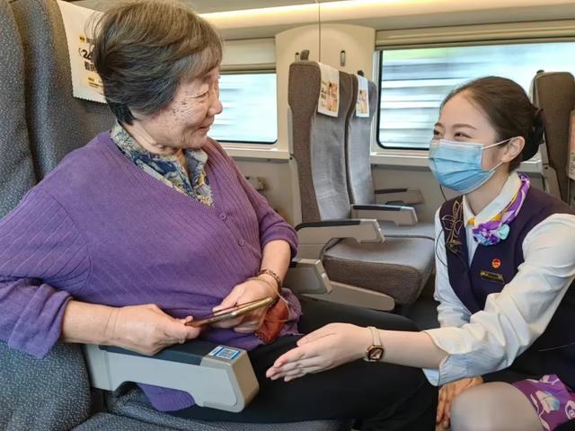 贴心定制！这趟列车在长三角火了！