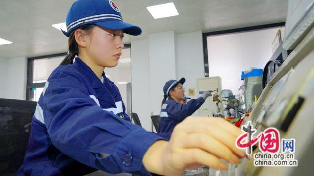 电备组：指尖毫厘 呵护铁路安全畅通(图)