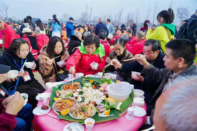 春天的第一趟专列来了，湖北赏花游拉开大幕