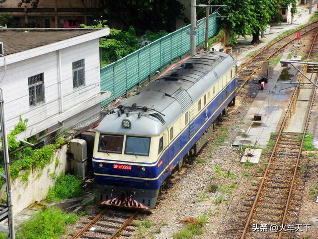 一款为铁路大提速生产的客运内燃机车，被火车迷称为“狮子”