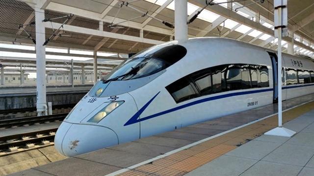 生命至上：一列动车的“破例”与全社会的温暖守护