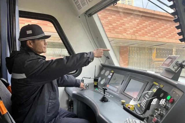 这些火车司机开的车，非铁路人坐不了
