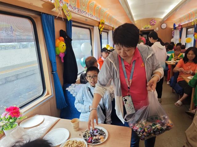 移动的“温情旅途”！银发专列解锁诗与远方